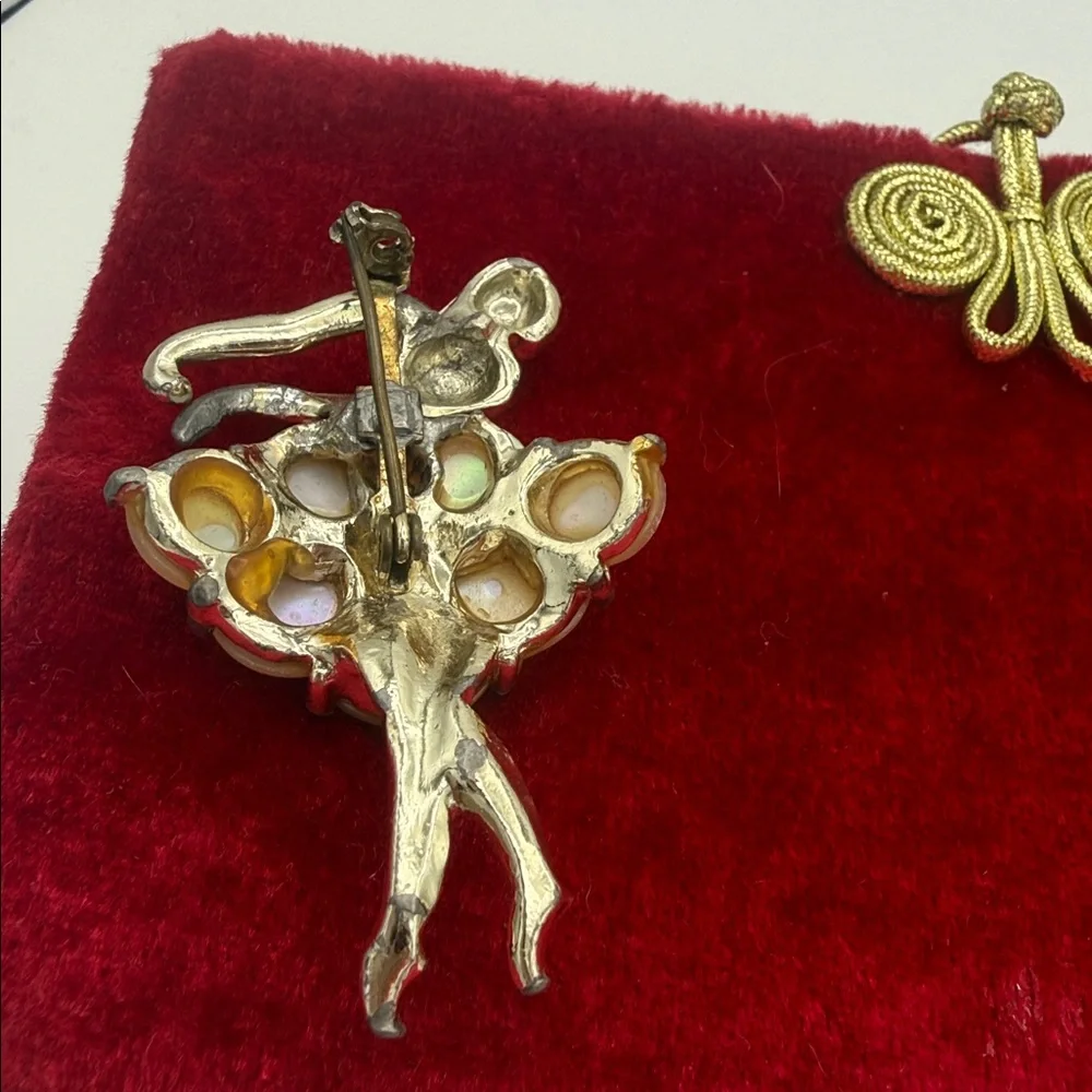 VTG goldtone ballerina embellished mother of pearl skirt brooch pin 2.25” READ